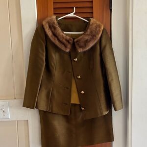 Elegant Brown/Gold Suit with Faux Fur Collar